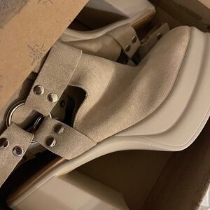 Free People tan suede Hybrid Diamond heel size 11